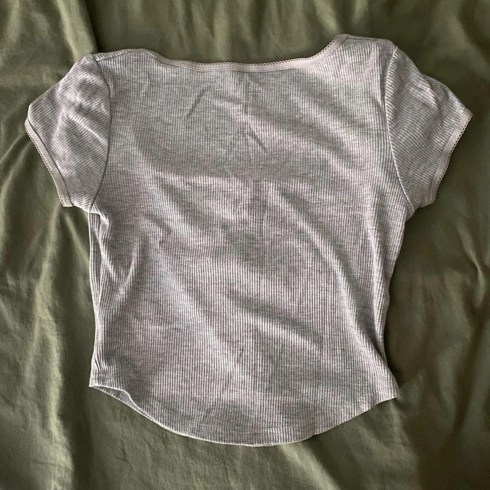 Gray Ribbed Crop Top - Picture 3 of 3